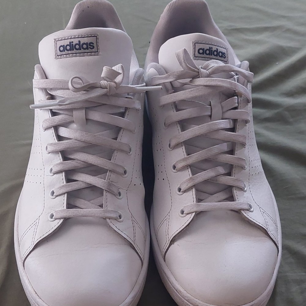Adidas Advantage Sneakers LIKE NEW